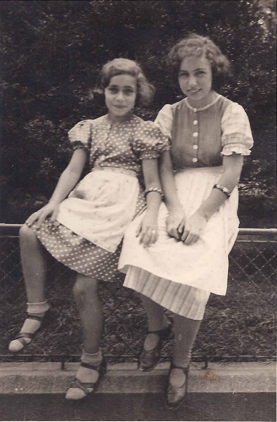 Renée & Melly, Lorentz-Bayer Park 1936